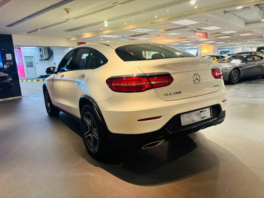 GLC250 4MATIC COUPE AMG - Image 2